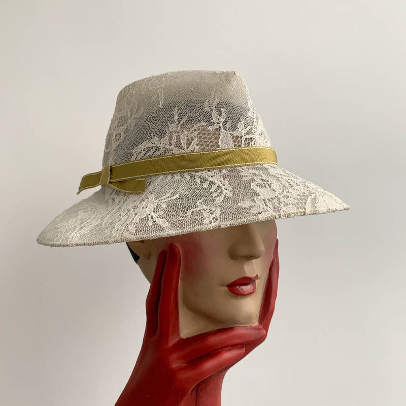 Vintage Stephen Jones miss Jones ivory Lace trilby Fedora hat with a bow