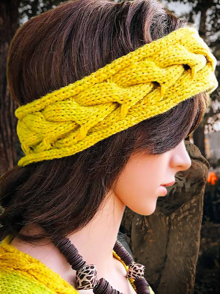 Cable knitted headband in Fancy Merinos
