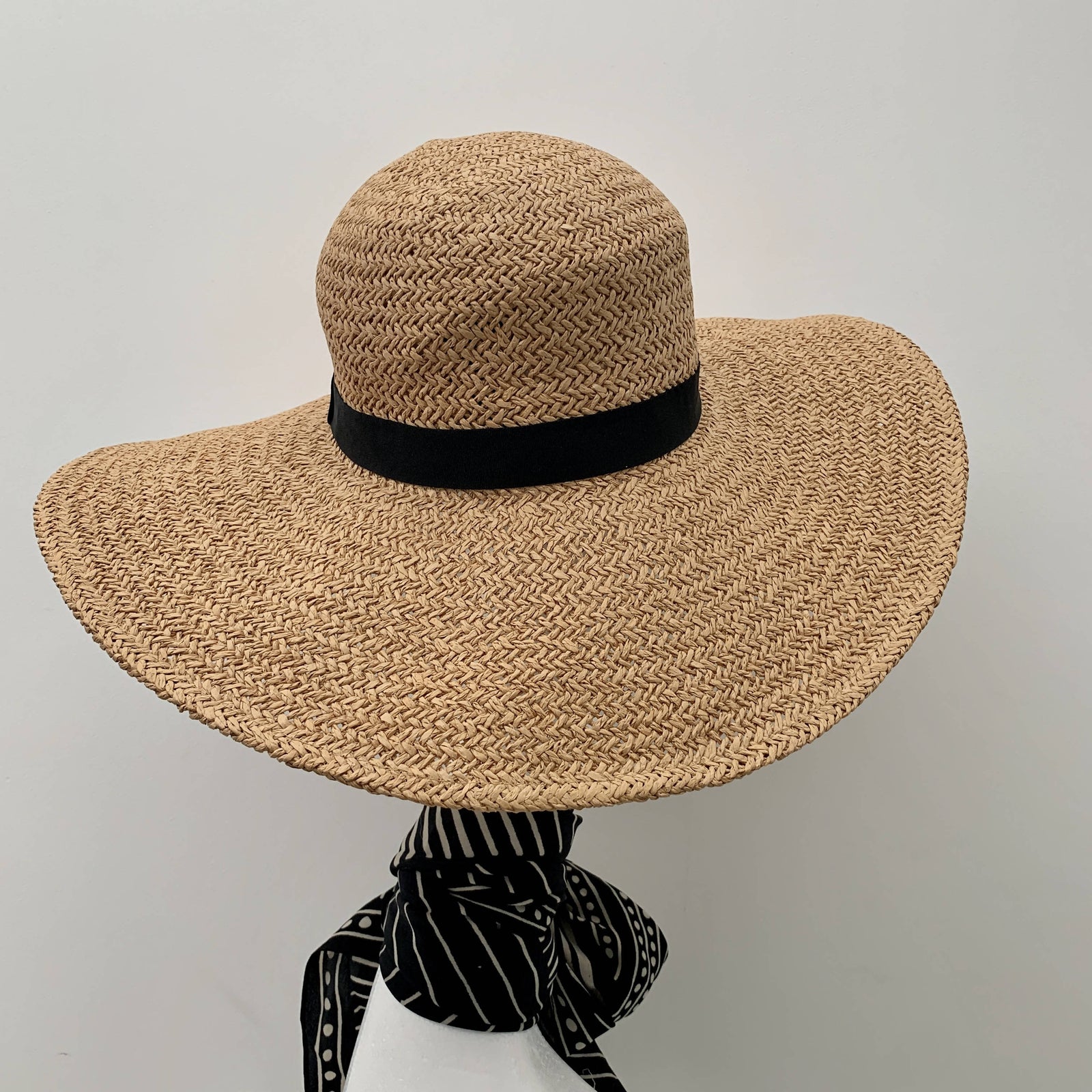 Holiday essential - Wide brim floppy lightweight resort sun 