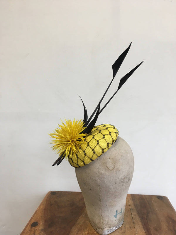 Arcus - Yellow Button Percher with Feathers and Veiling