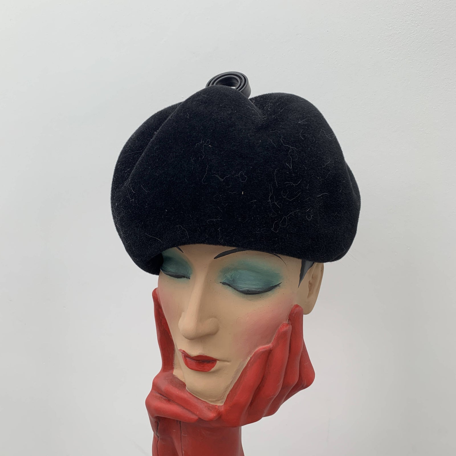 Vintage Velvet Pillbox Hat in Black – The Hat Circle by X  display picture 2